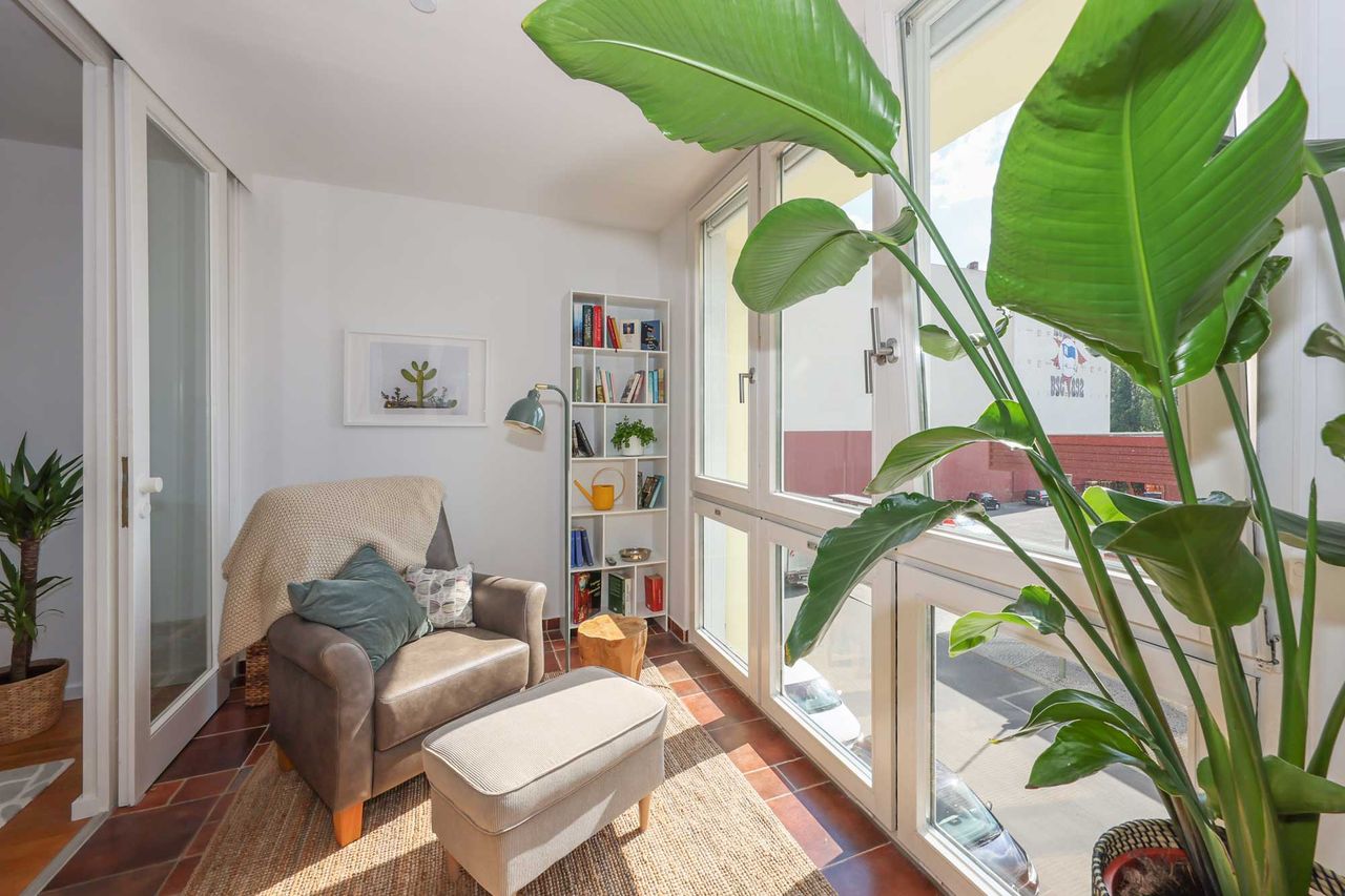 Spacious, very bright 4-room apartment in a central Charlottenburg location