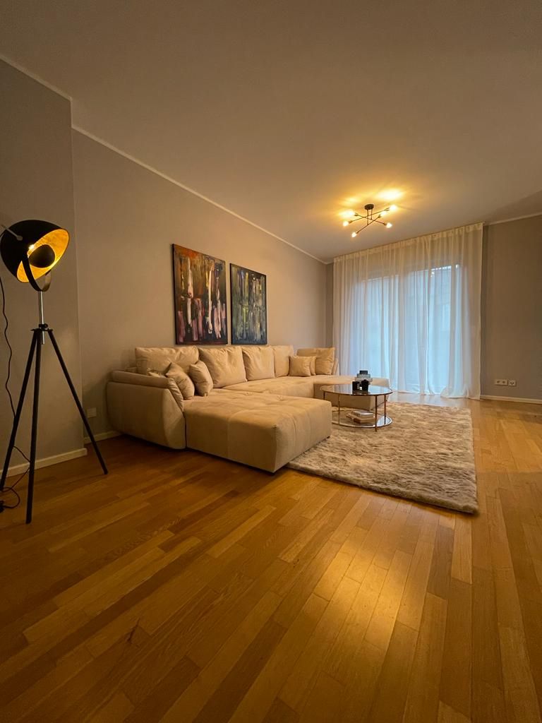 Stylish apartment in prime Mitte with large loggia and garden access & parking