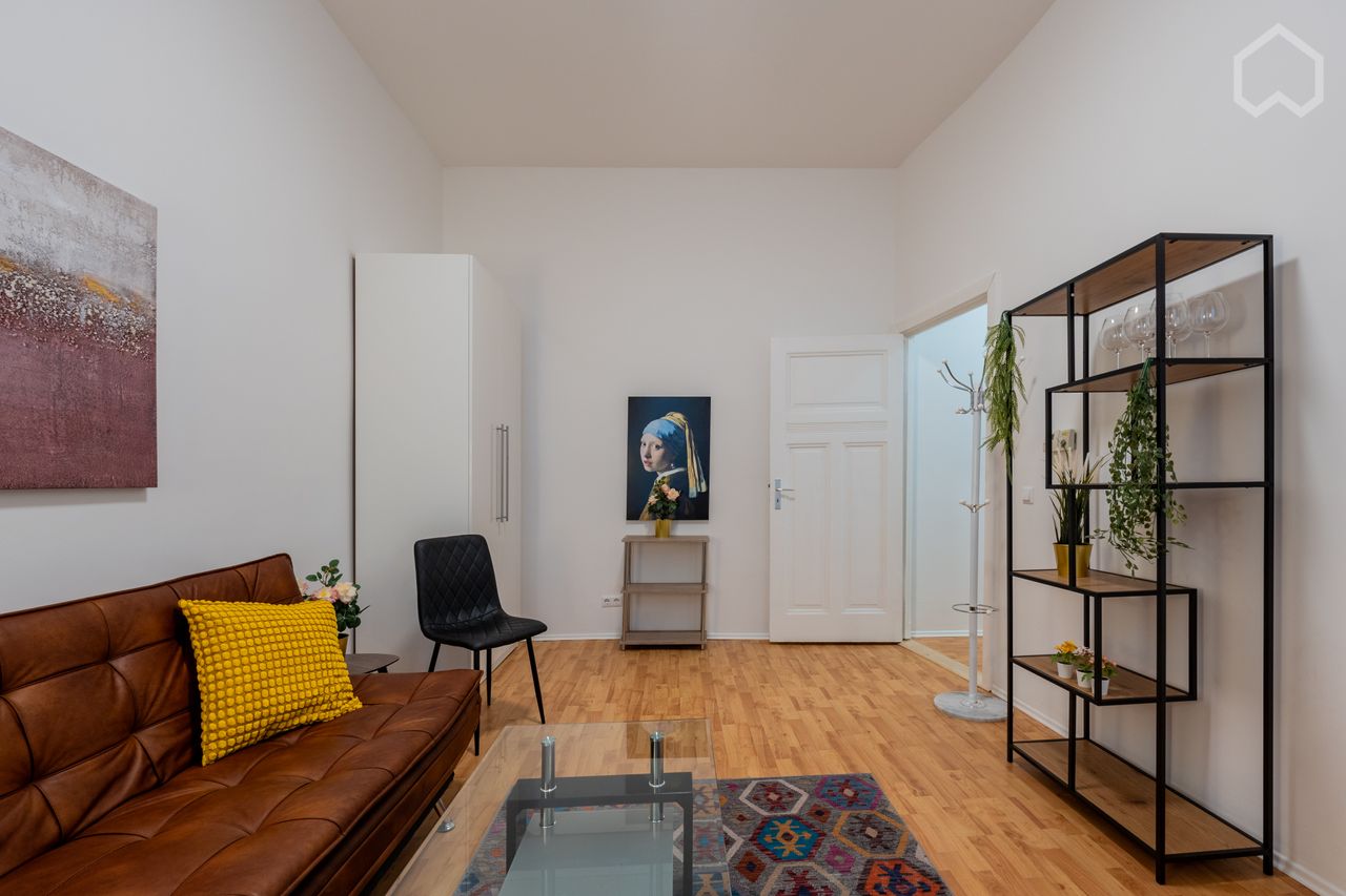 Exclusive and high quality furnished 2 bedroom apartment in the heart of Berlin Prenzlauer Berg.