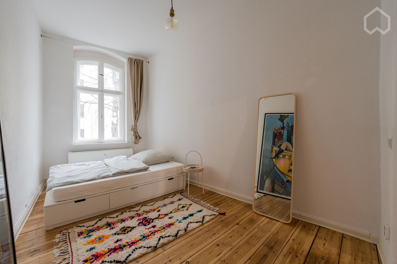 Bright and newly renovated 2-room apartment with balcony