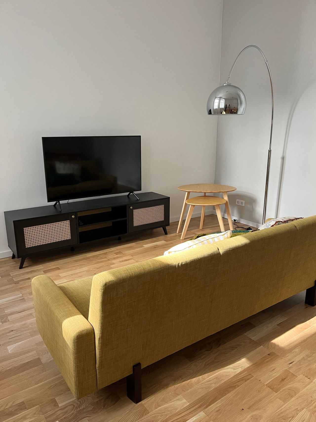 Beautiful and fully Furnished 2 Room Stylish Apartment in Trendy Friedrichshain