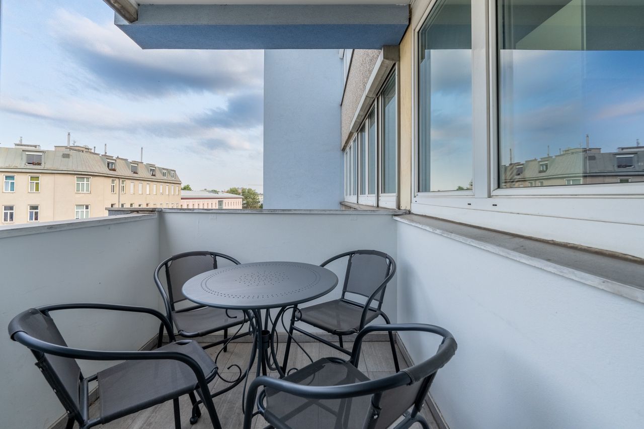 Charming Vienna Apartment with Balcony