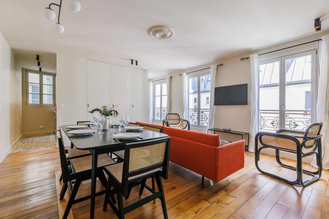 St Germain des Prés - Charming 58m² Apartment on the 5th Floor with Elevator
