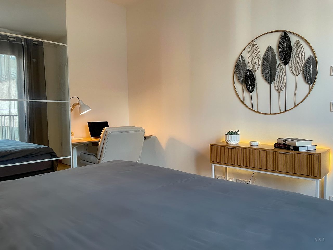 Modern 2-room apartment in Berlin Mitte - your next (smart) home