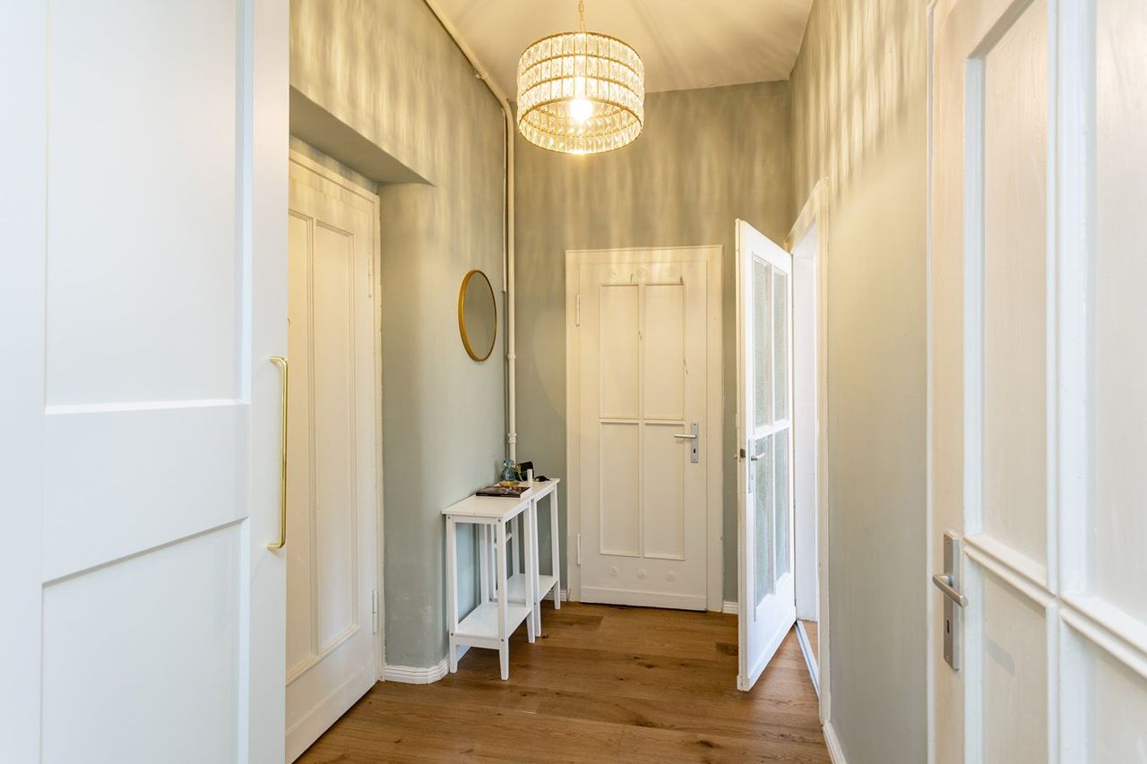 Modern living in a central location with a green retreat - stylish 1-room apartment in the heart of Berlin