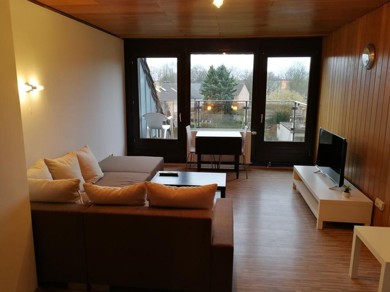 Lovingly furnished top floor apartment in Cologne