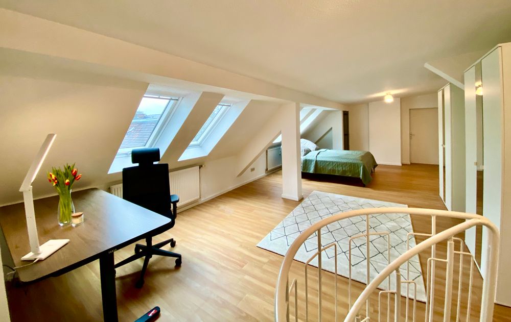 'Priscilla' - charming and fully furnished penthouse apartment in hip Friedrichshain