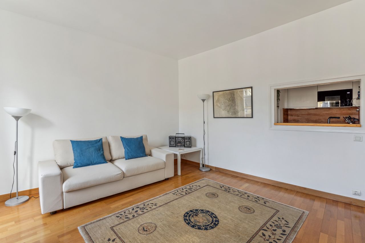 ID390 exquisite apartment in Rue de Tournon, 6th arrondissement