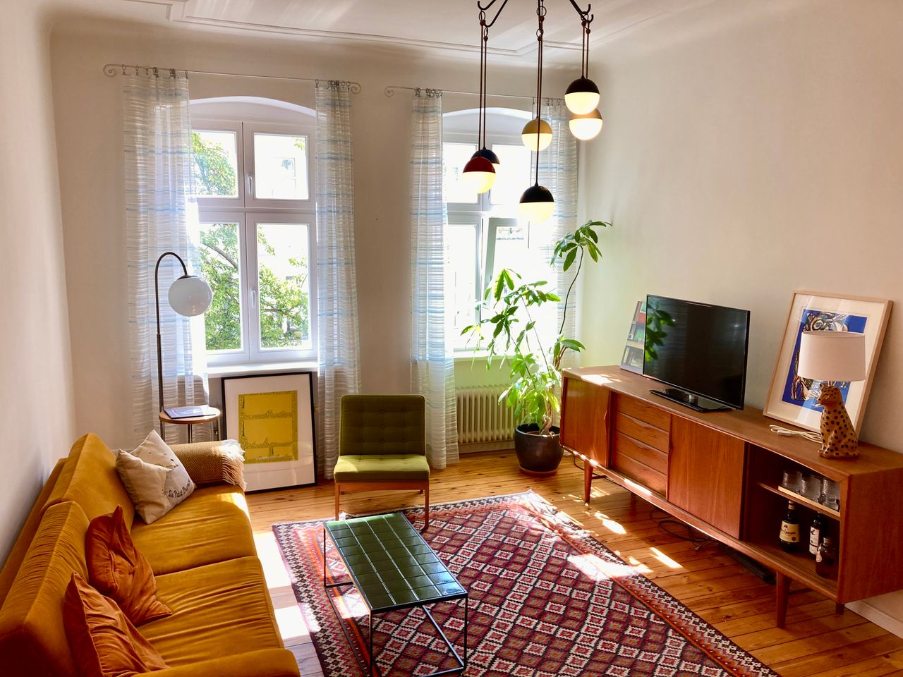 Fully furnished, elegant, cozy & light-drenched designer apartment near Savigny Platz & Ku'damm
