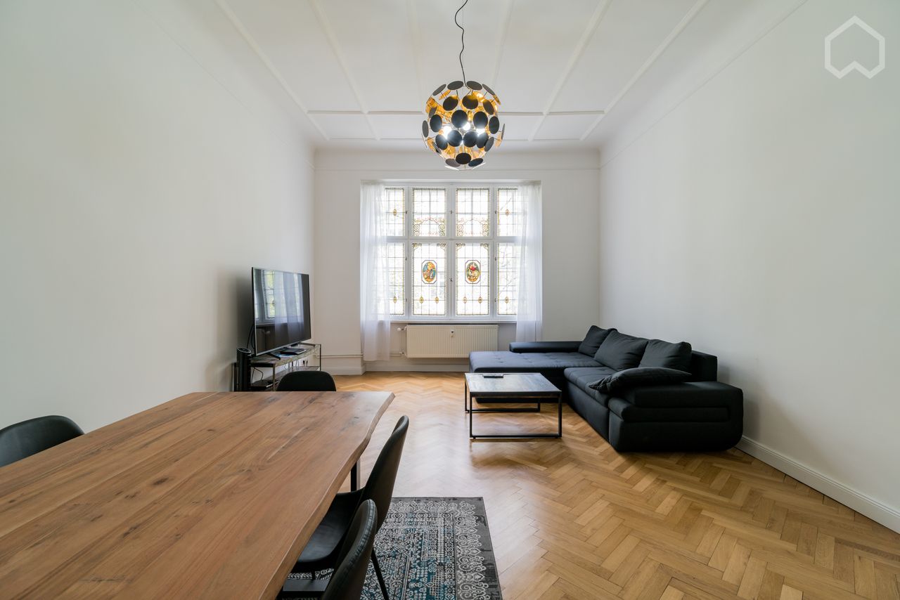 Exclusive newly renovated 2 rooms apartment in Berlin Charlottenburg, 2 mns walking distance from Ku'damm