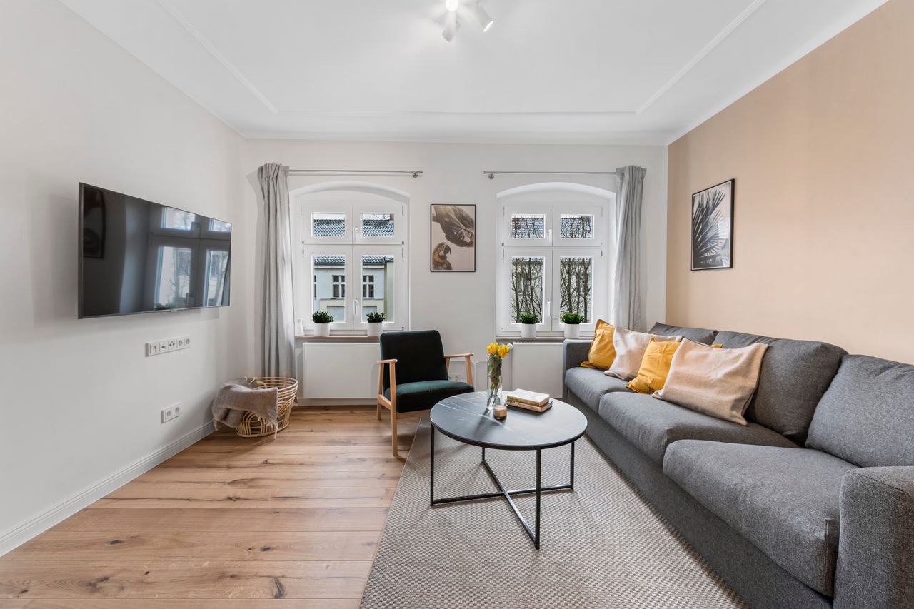 Luxurious, freshly renovated 4 room apartment with view on the “Fernsehturm” in Kreuzberg