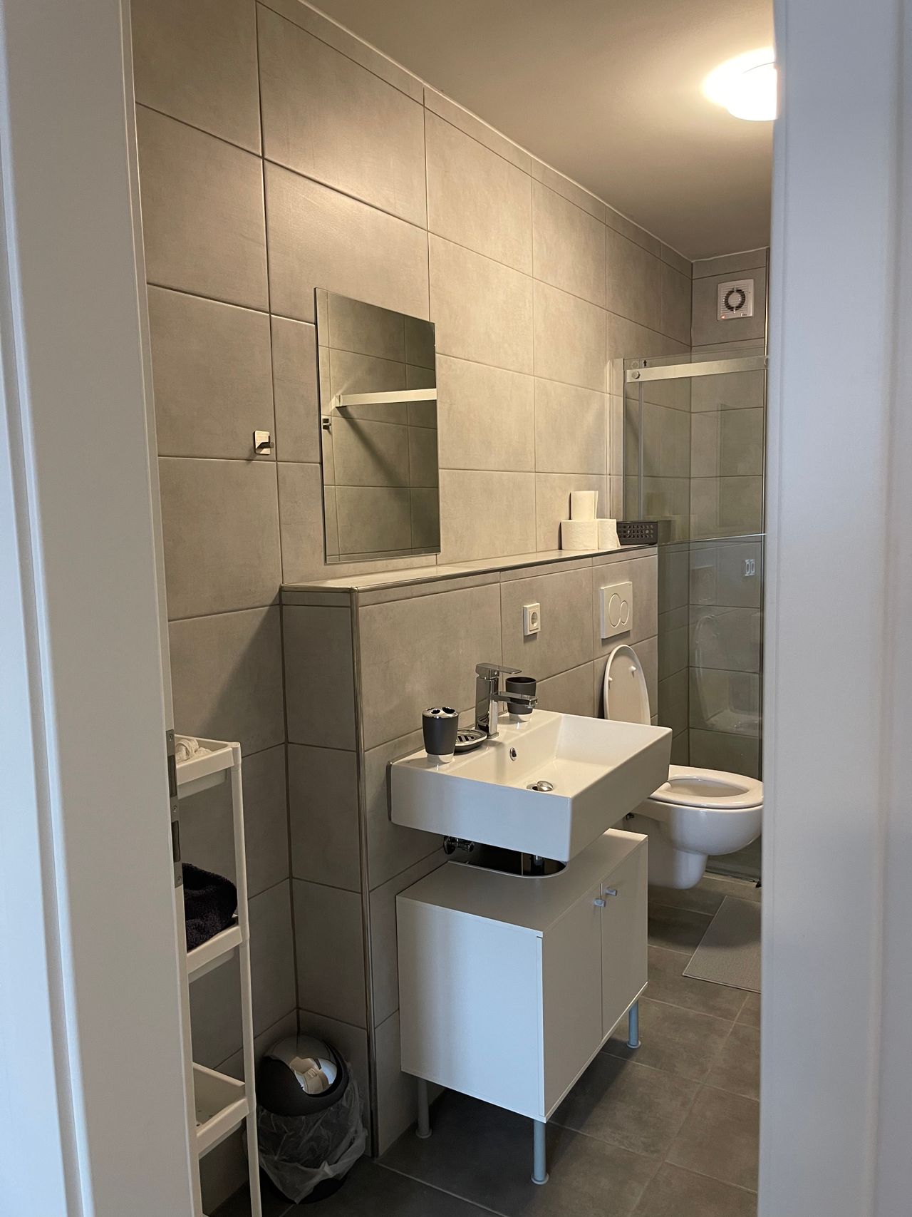 31m² - 200M COLOGNE STATION - CENTRAL - FULL SERVICED - KITCHEN - BATH - WASHING MACHINE - HIGHSPEED-WIFI