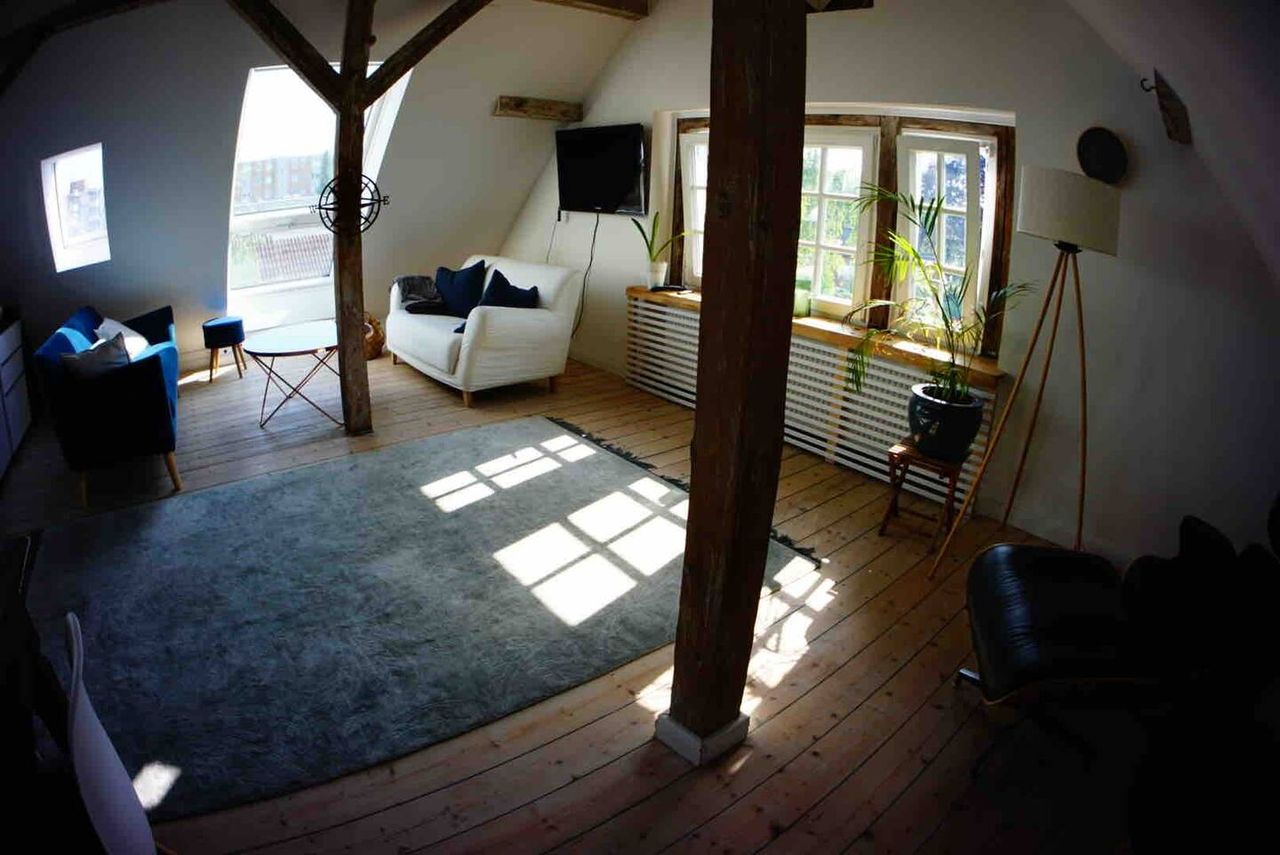 Beautiful central attic apartment in Wilhelminian style city villa