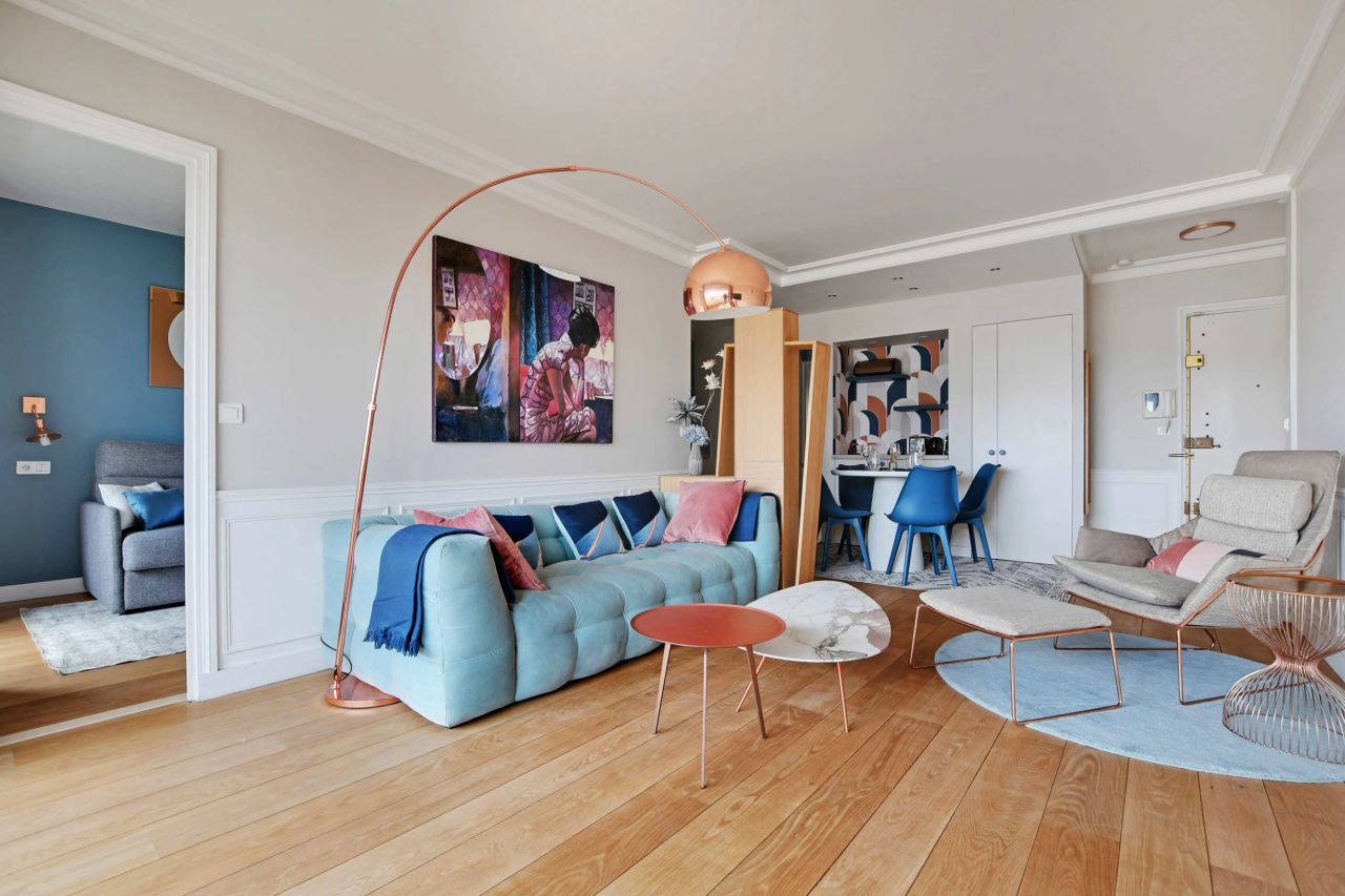 Bright 63m2 flat close to the Champs Elysées and the Arc de Triomphe with a unique view of the Eiffel Tower!