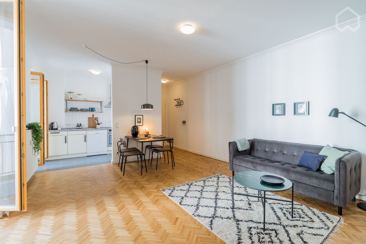 Quiet, fully furnished 2-room apartment with balcony in Prenzlauer Berg