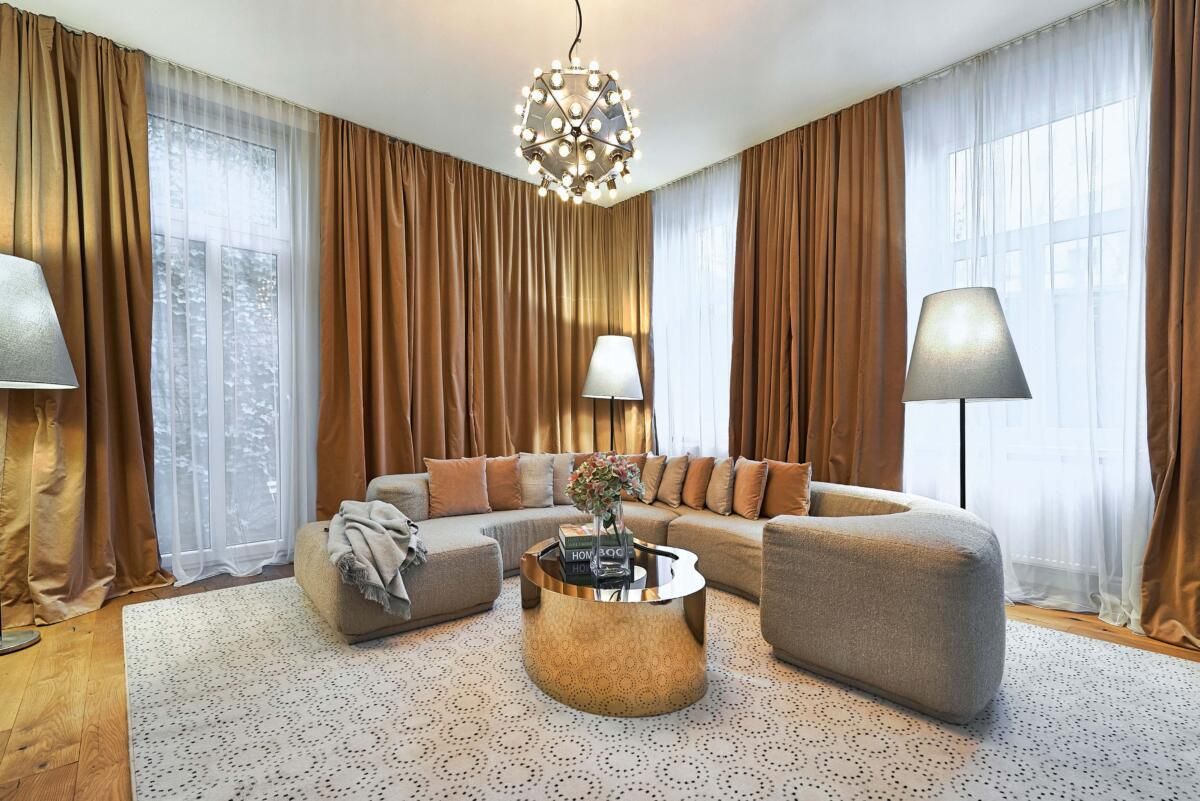 Stylish apartment with exclusive furnishings and private garden