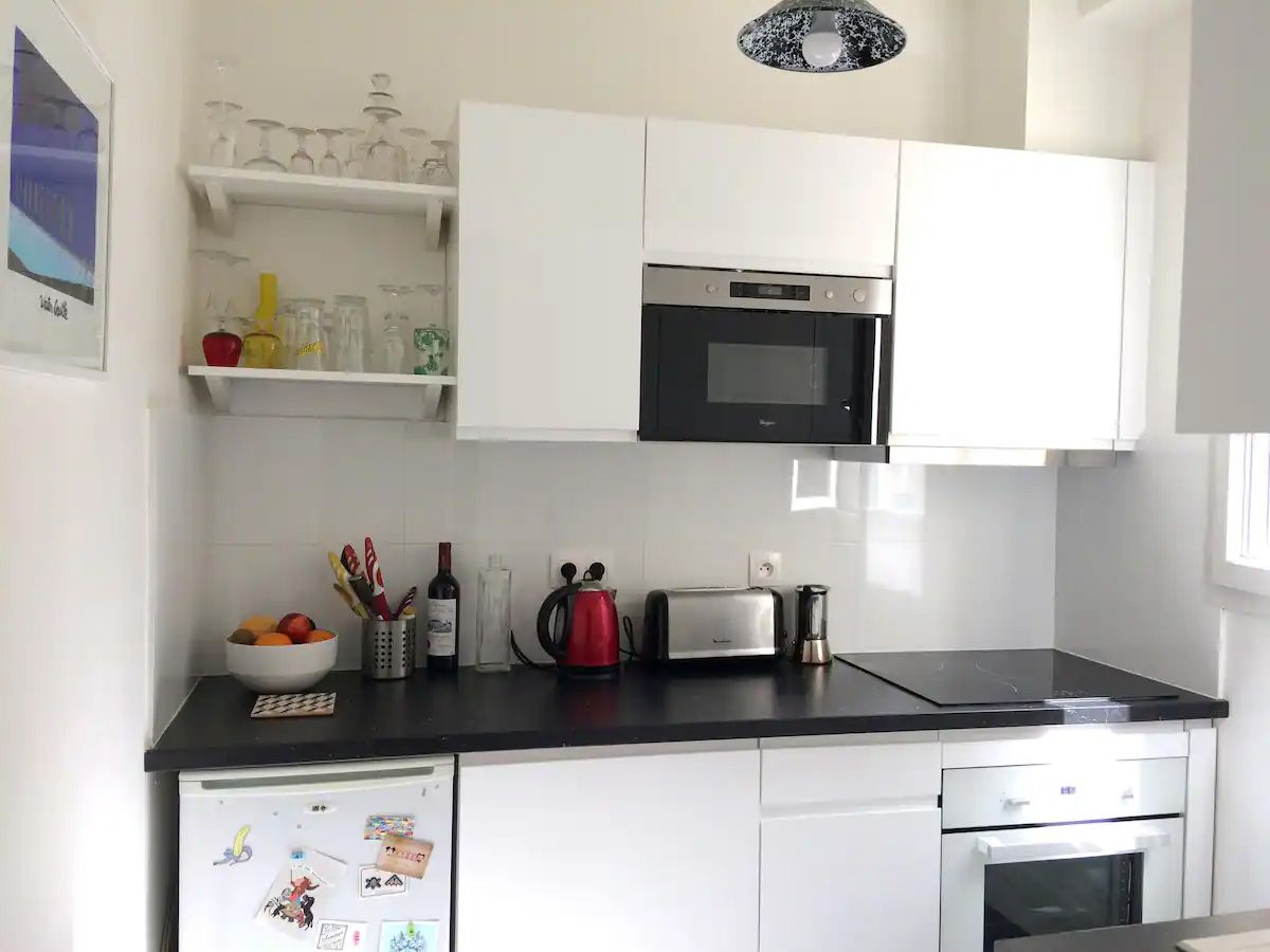 Typical Parisian apartment close to Montmartre