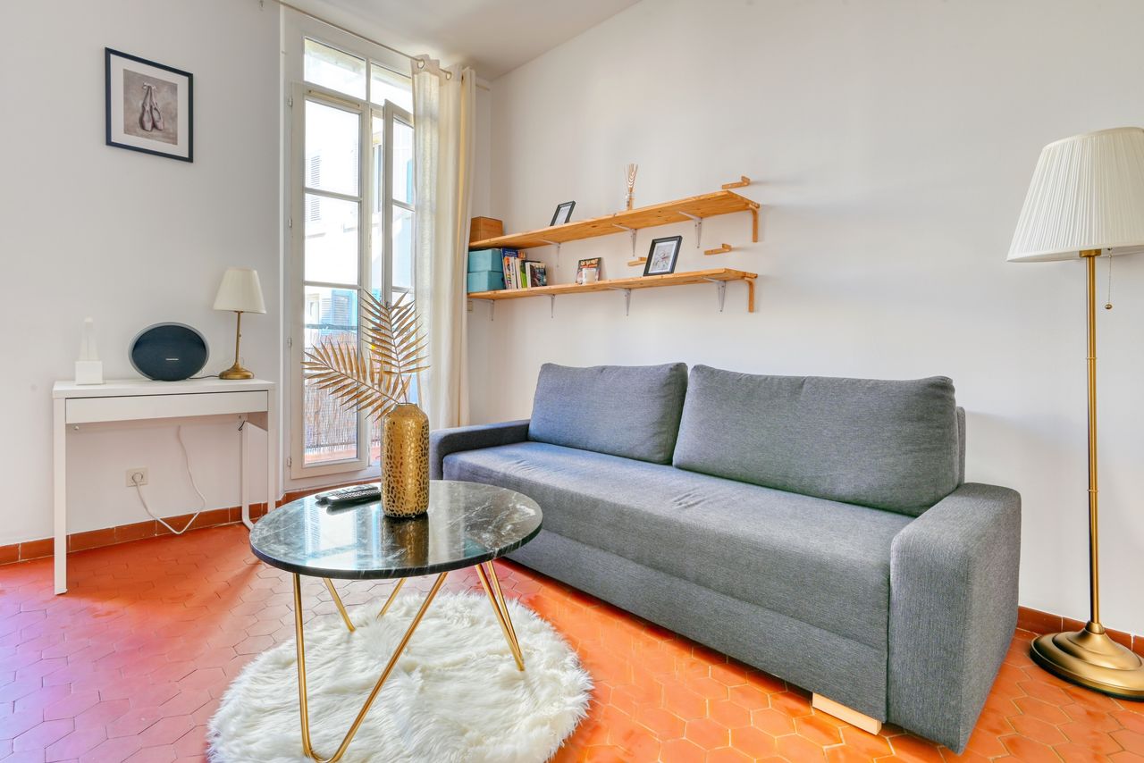 Apartment with balcony in a lively area of Marseille