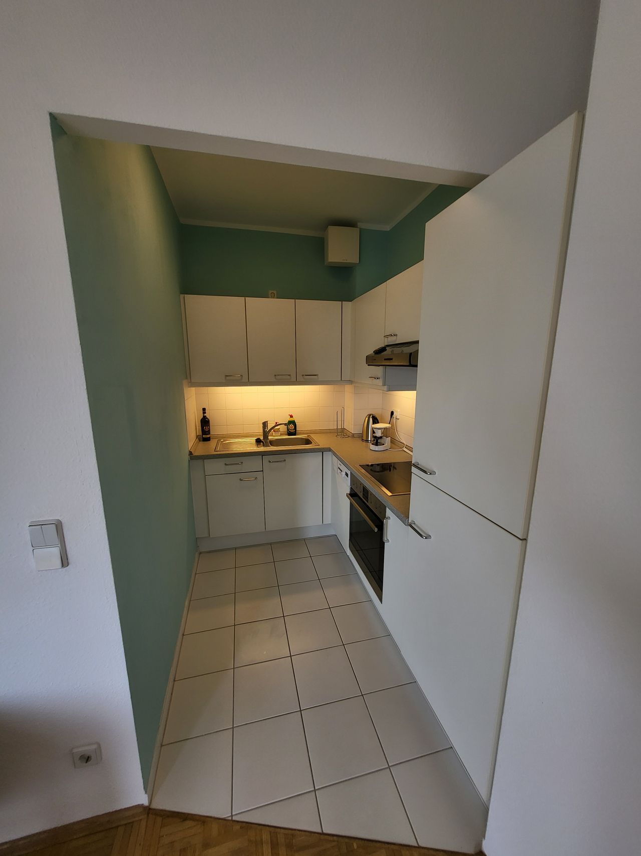 Sunny, quiet and green 2-room top floor apartment in Weißensee, Berlin (Komponistenviertel)