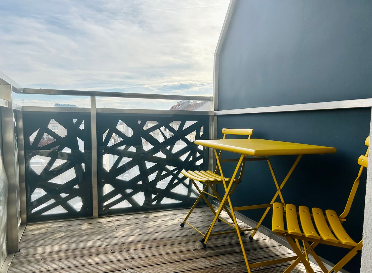 Balcony exclusive apartmen* modern new building * wonderful panoramic views* Park