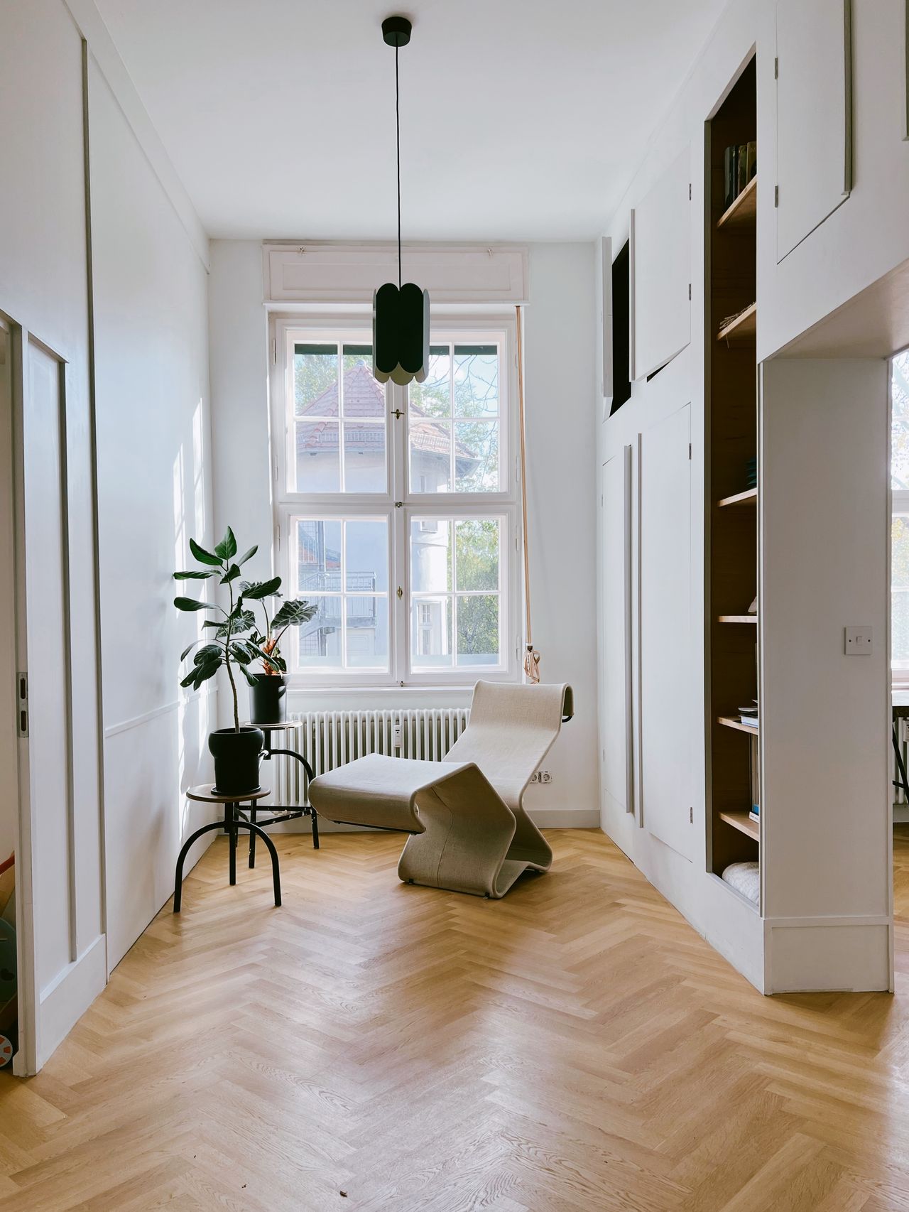 Sunny & spacious family-friendly design apartment with shared garden next to Kreuzberg boarder