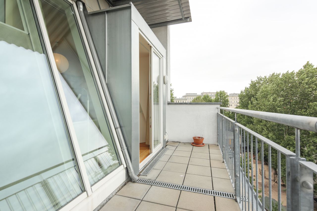 Light flooded 3 room duplex apartment with large roof terrace in the middle of trendy Boxhagener Platz in Friedrichshain