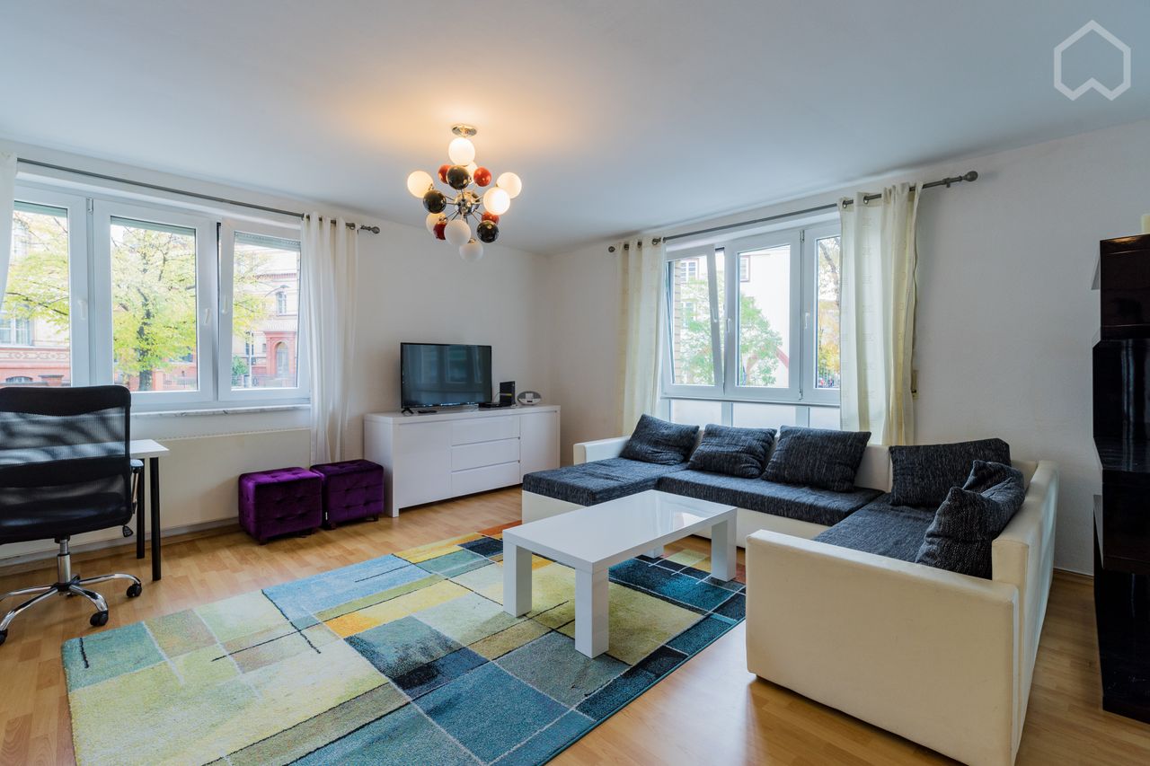 Bright furnished 2-rooms flat in Mitte, near Hauptbahnhof, by Torstr/Friedrichstr.