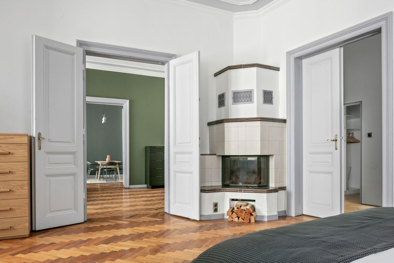 Newly renovated Alsergrund 4BR w/ Fireplace & Storage