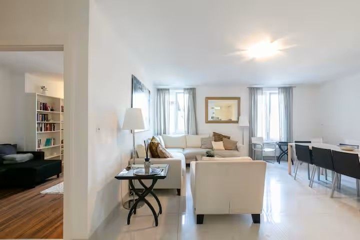 Spacious flat in Vienna's prestigious inner city.