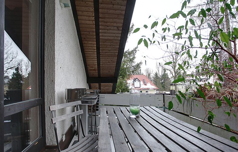 Exclusive top-floor apartment with gallery and fireplace in Munich - Altsolln