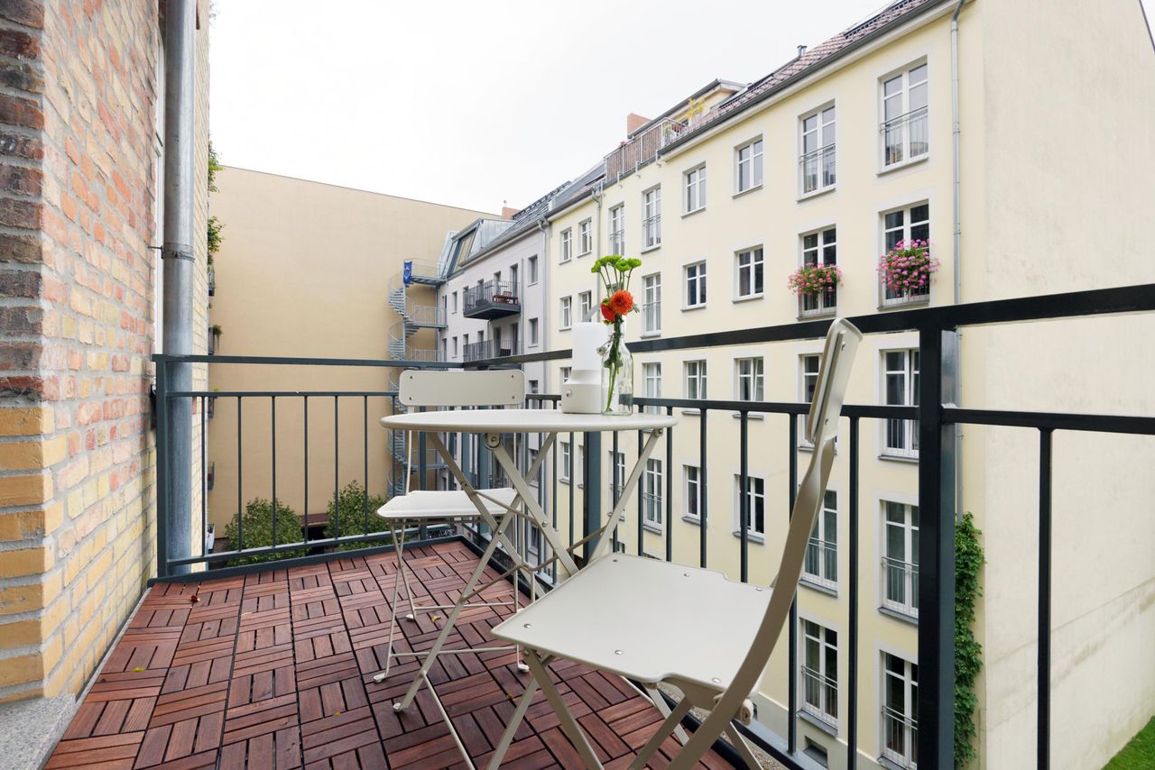 3-room new refurbished loft apartment with open kitchen, sunny balcony at Berlin - Mitte