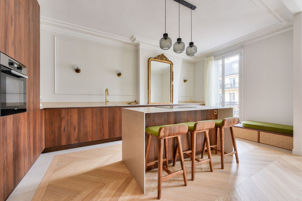 Elegant 100sqm Two Bedrooms in Marais