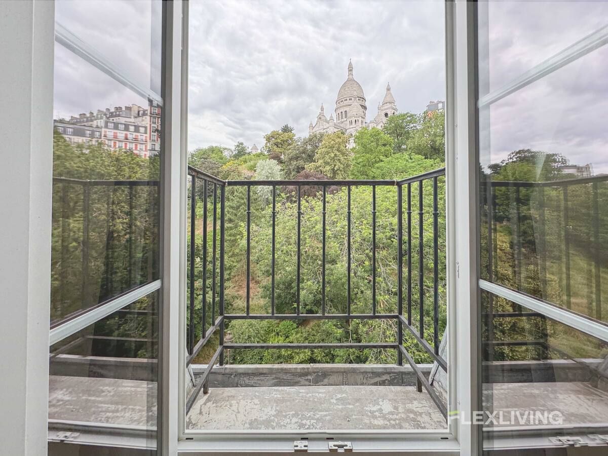 superb one-bedroom apartment located on rue Nodier in the 18th arrondissement of Paris.