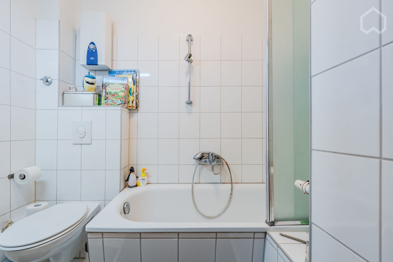 Move in & feel at home: Charming family apartment in the green Bergmann-Kiez