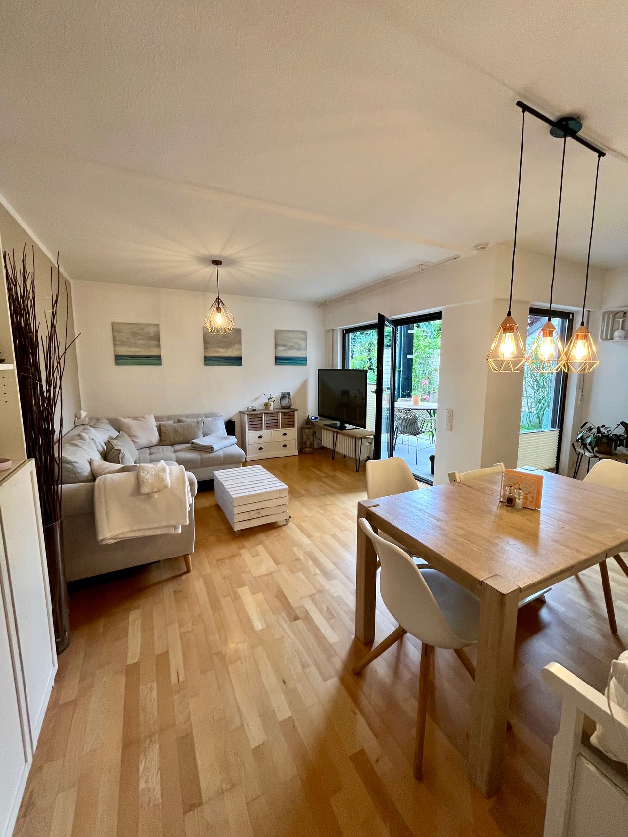 Modern, bright 3-room house (90 m²) with garden in a quiet location for temporary subletting