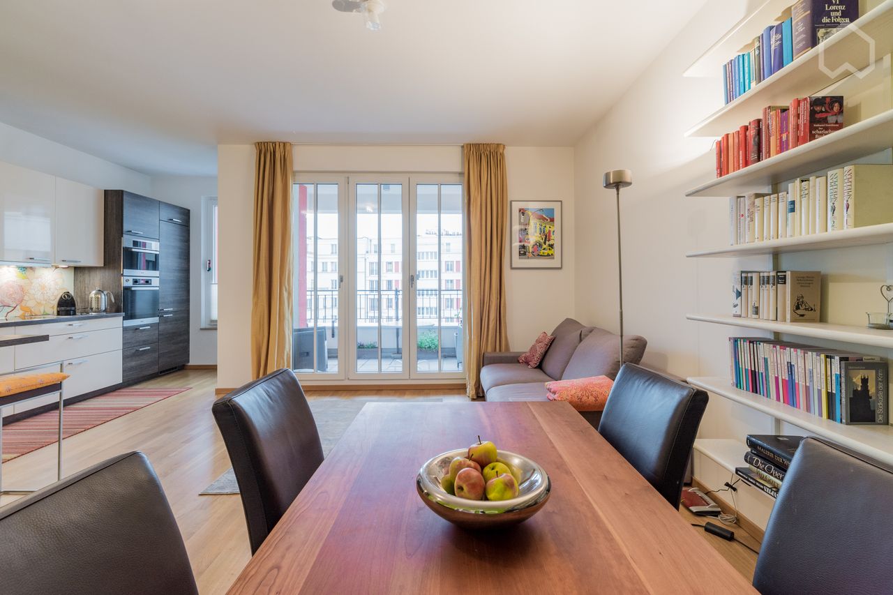 Large, modern apartment with balcony in Berlin Mitte