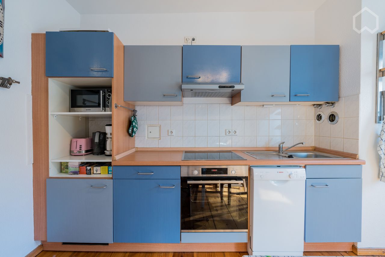 Prenzlauer Berg: Cozy, bright and quiet 2-room apartment in top location! /Appartement 2 pièces cosy, ensoleillé et calme, idéalement situé