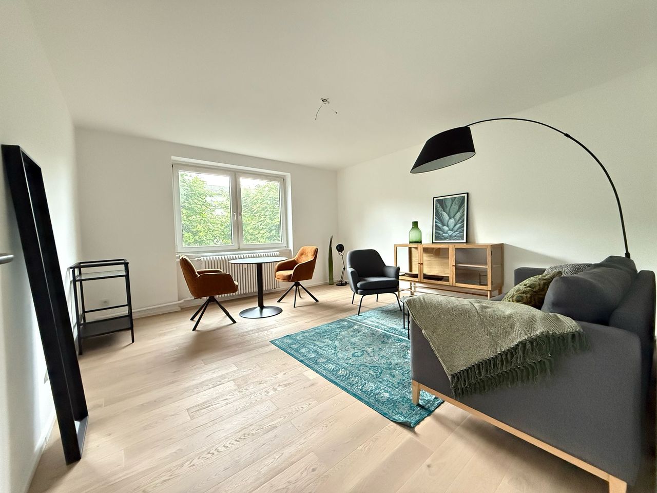 Stylish 2-Room Apartment in the Heart of Bornheim – Quiet Location, Parking Available