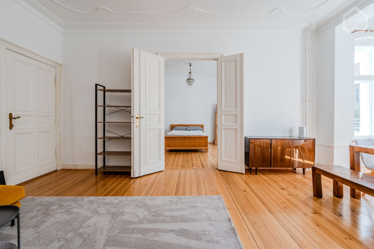 Elegant, spacious, bright 2-room apartment in Kreuzkölln