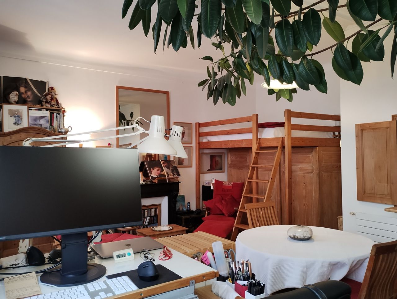 From July 1st to September 16th - Large, beautiful 42m2 studio in Paris 6th arrondissement - Saint Germain Des Prés district