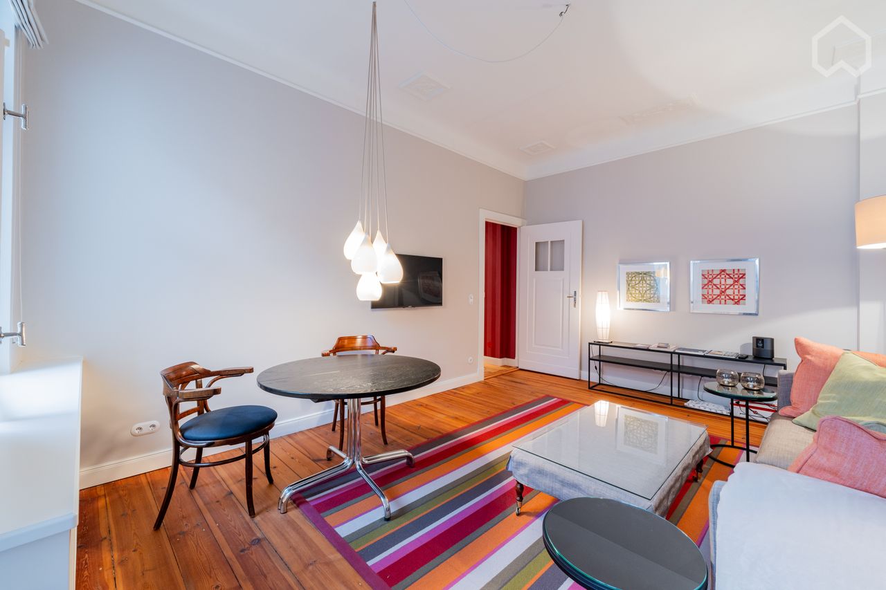 Exclusive 2-room apartment in a prime Berlin location - living near Kudamm