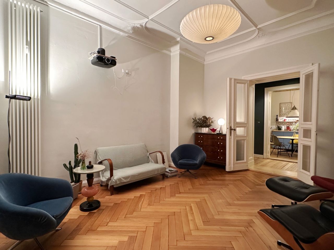 Spacious, carefully refurbished 19th century apartment facing the park