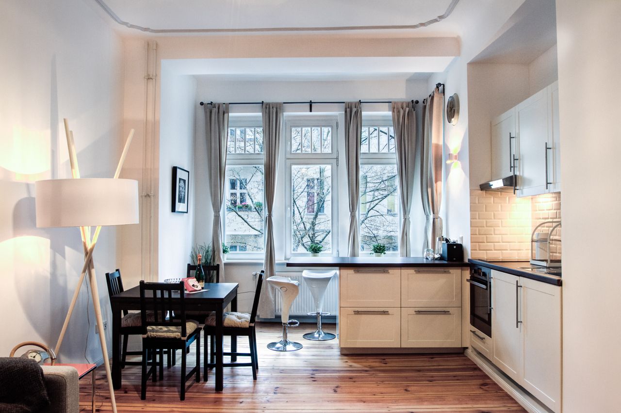 2-Bedroom Apartment with Balcony in Vibrant Berlin Location