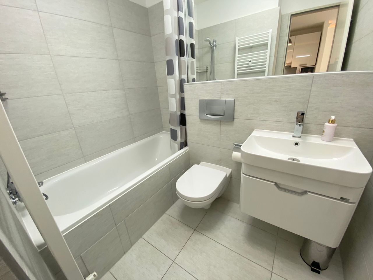 Managed by Wunderflats: Stylish city flat with sunny balcony & concierge service in the heart of Berlin