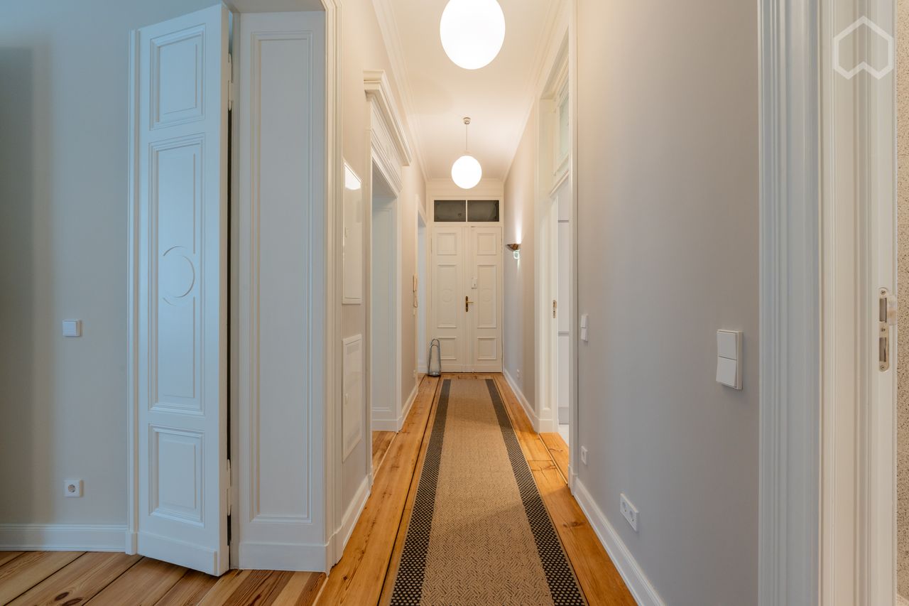Elegant historical apartment in Bergmannkiez