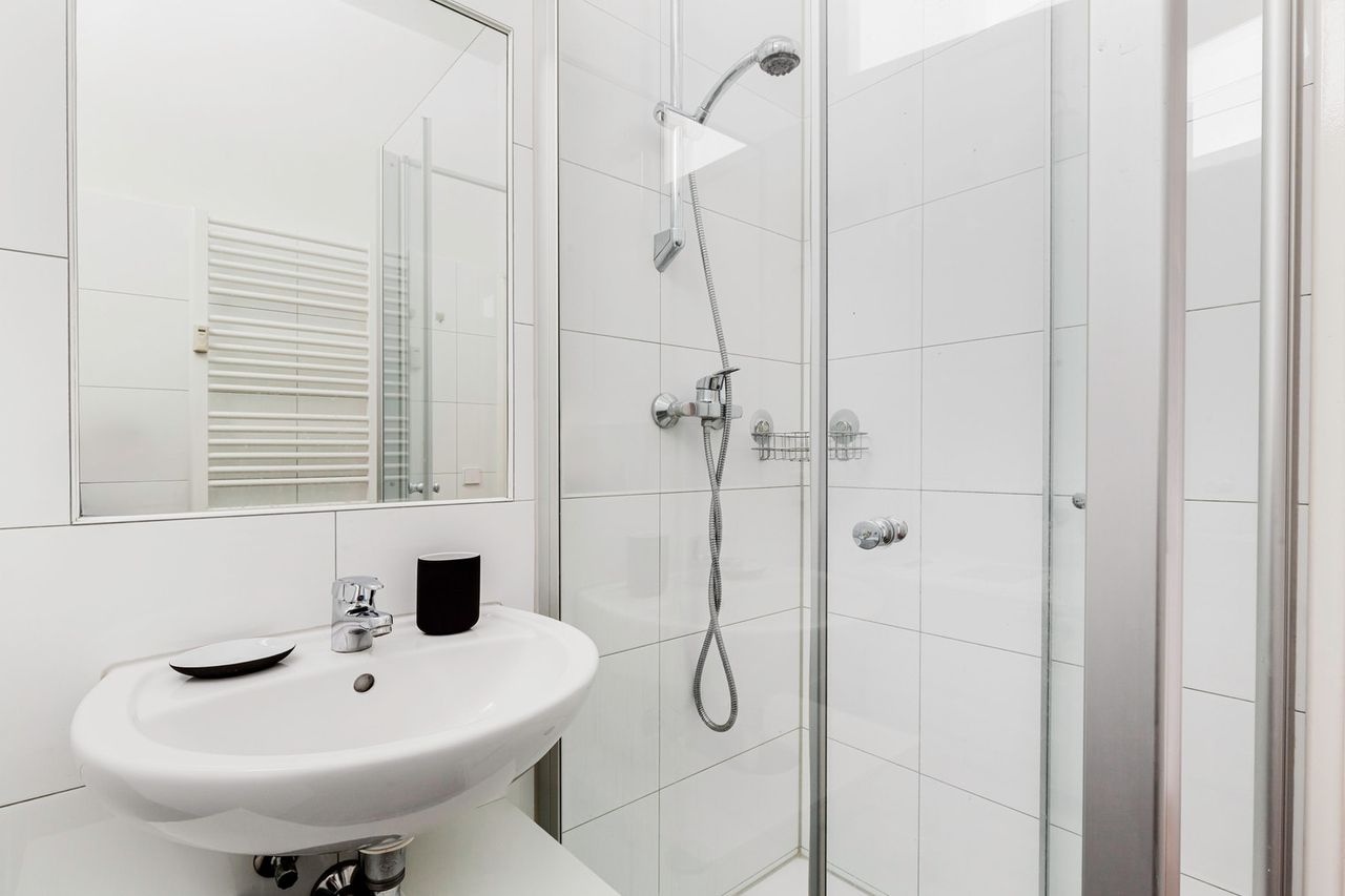 Clean Neukölln 1BR w/ Balcony & Washer