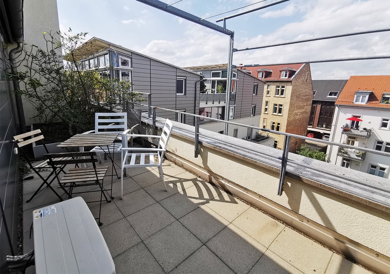 Spacious 2 bedroom Penthouse, central and quiet with in house parking