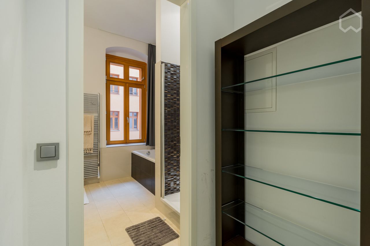 Beautiful two-room apartment with high-quality furnishings in a central location in Friedrichshain (Berlin)