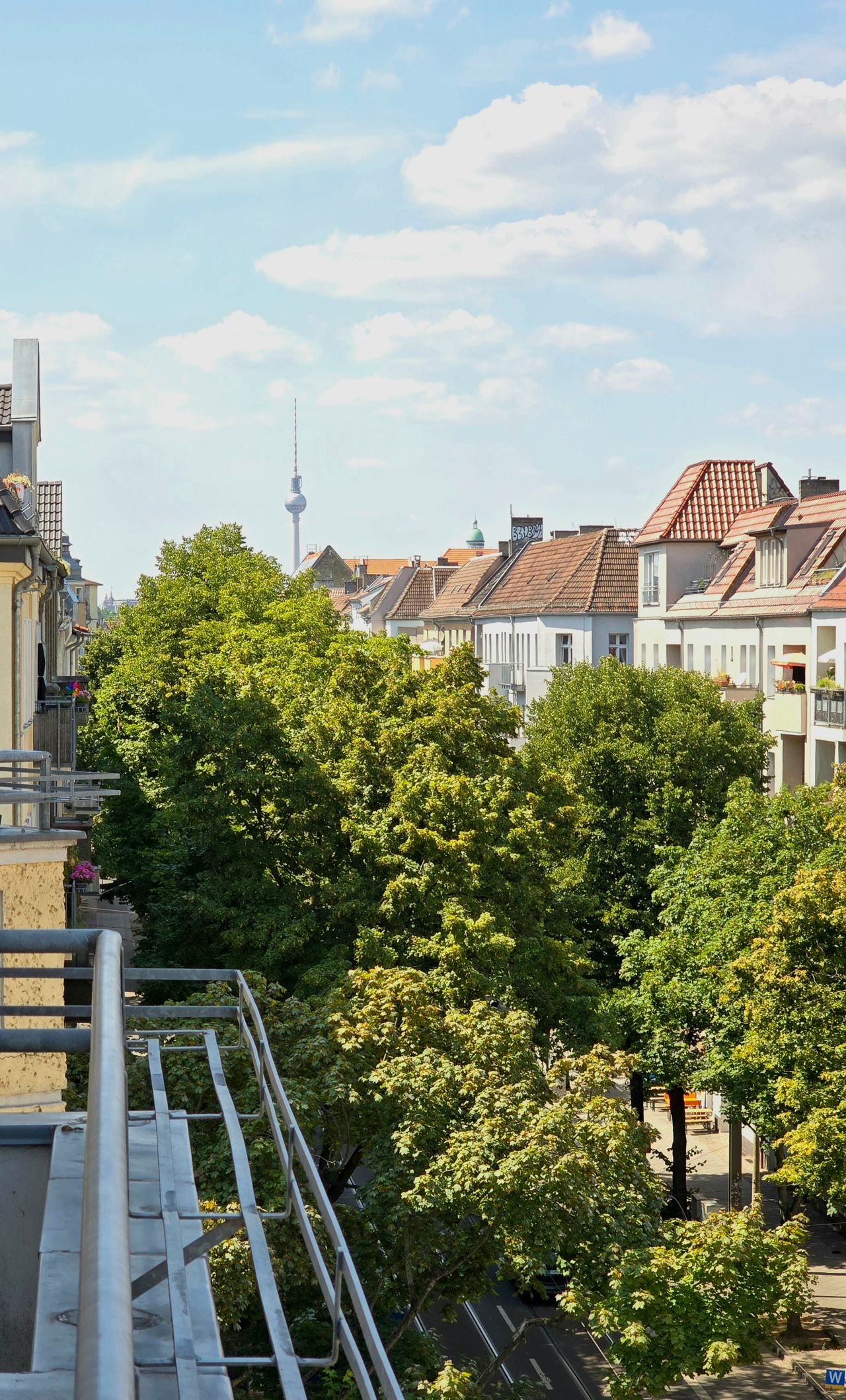 Stylish, bright & cosy with balcony in Friedrichshain