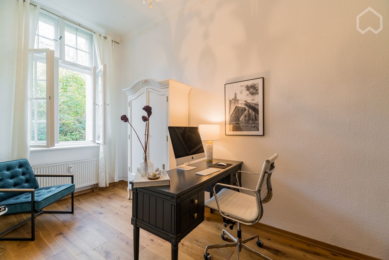 Beautiful 2 Bedroom apartment in private park - great access to Berlin Mitte